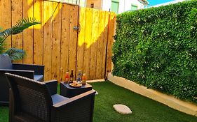 T2 Chambre Miroir Jardin Et Parking Prive Marseille